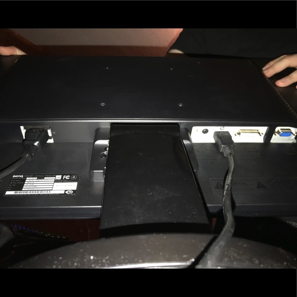 Monitor & Keyboard - Picture 5 of 6